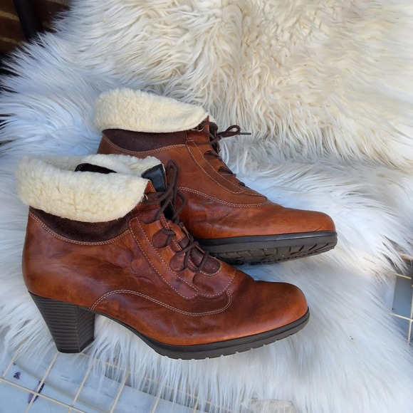 Gabor Laced shearling " Granny" Boots 8.5 - Picture 5 of 15